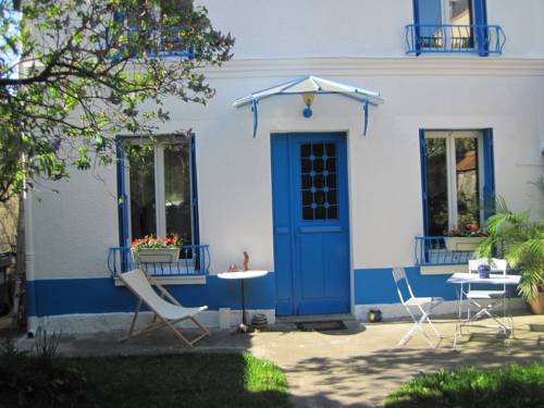 Малаков Франция бронирование booking.com