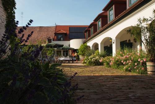 Poysdorf Австрия бронирование booking.com
