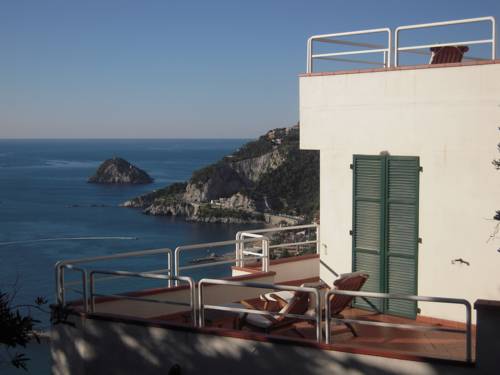 Bergeggi Италия бронирование booking.com
