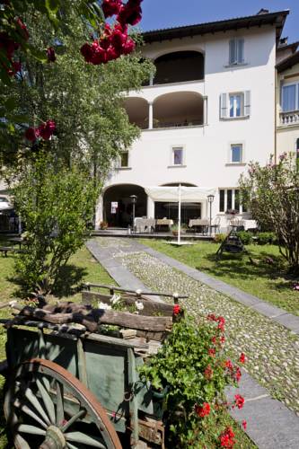 Arzo Suisse reservation booking.com