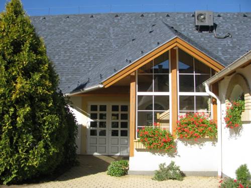 Neidisch Ungarn Reservierung Booking.com