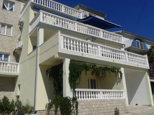 Tisno Croatie reservation booking.com